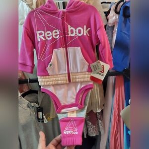 Reebok 3pc set/ hoodie, onsie, pants NWT Size 0-3 months